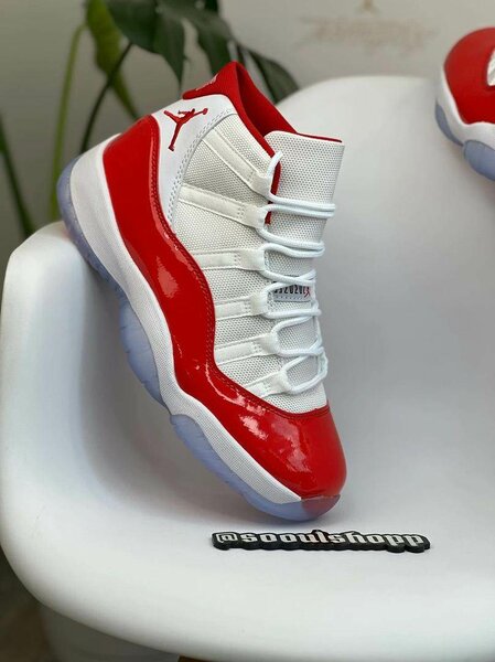 JORDAN 11
