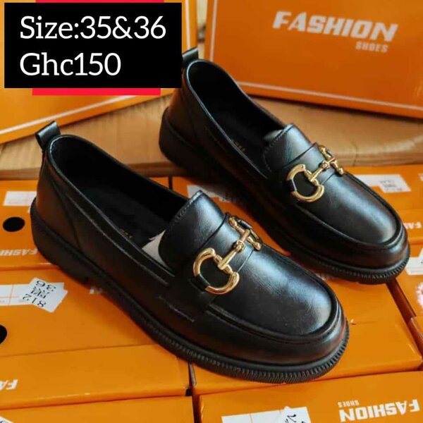 BLACK SHOES