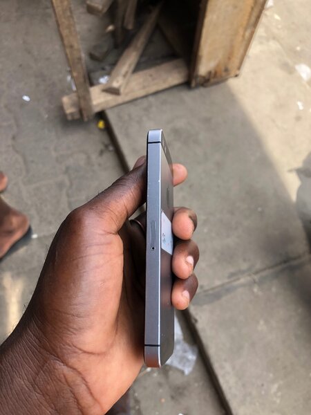 iPhone SE