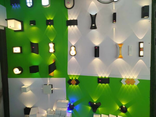 WALL LIGHT