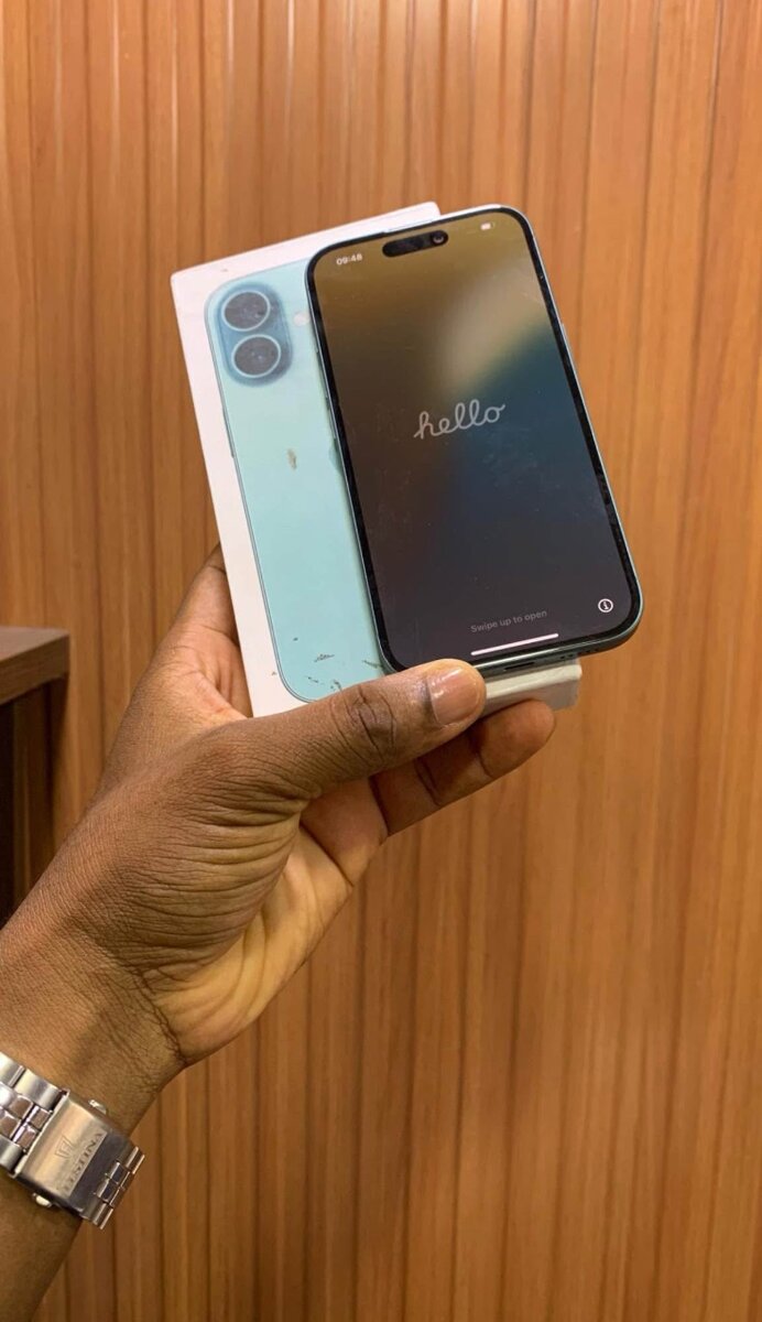 iPhone 16 simple Bleu Neuf
