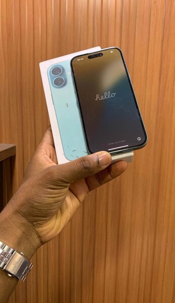 iPhone 16 simple Bleu Neuf