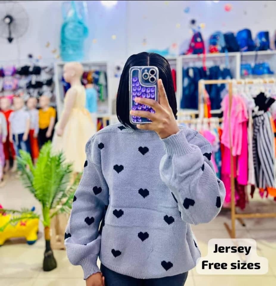 Free size sweater 