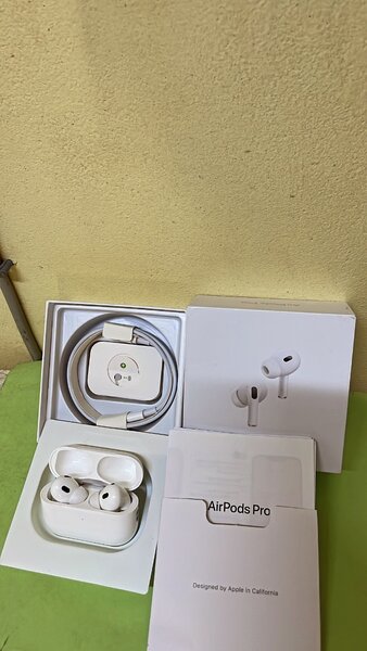Apple AirPods Pro - Écouteurs Sans Fil