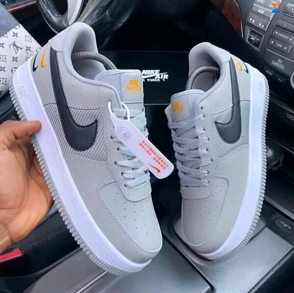 Baskets Air en cuir gris