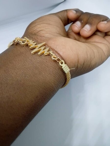 Bracelet chaîne dorée élégante