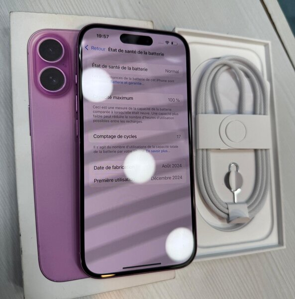 iPhone 16 simple