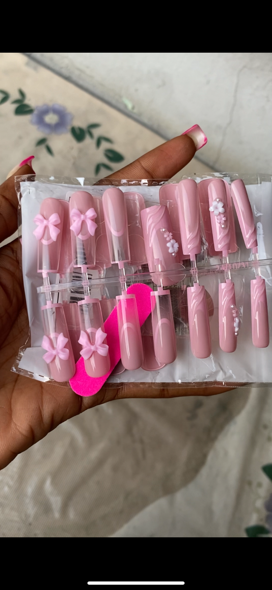 Faux ongles roses décoratifs