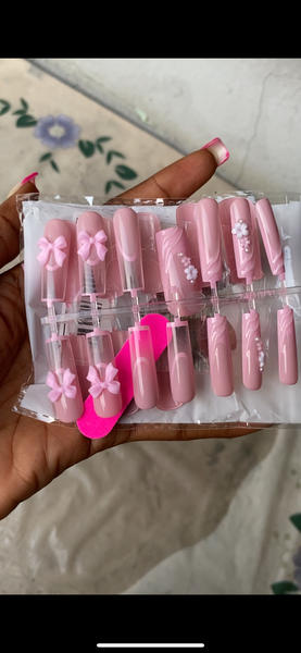 Faux ongles roses décoratifs