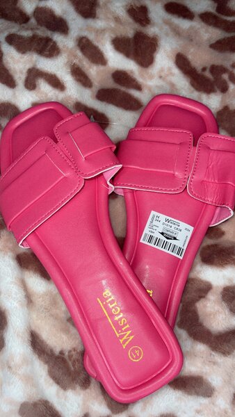 Ladies slippers