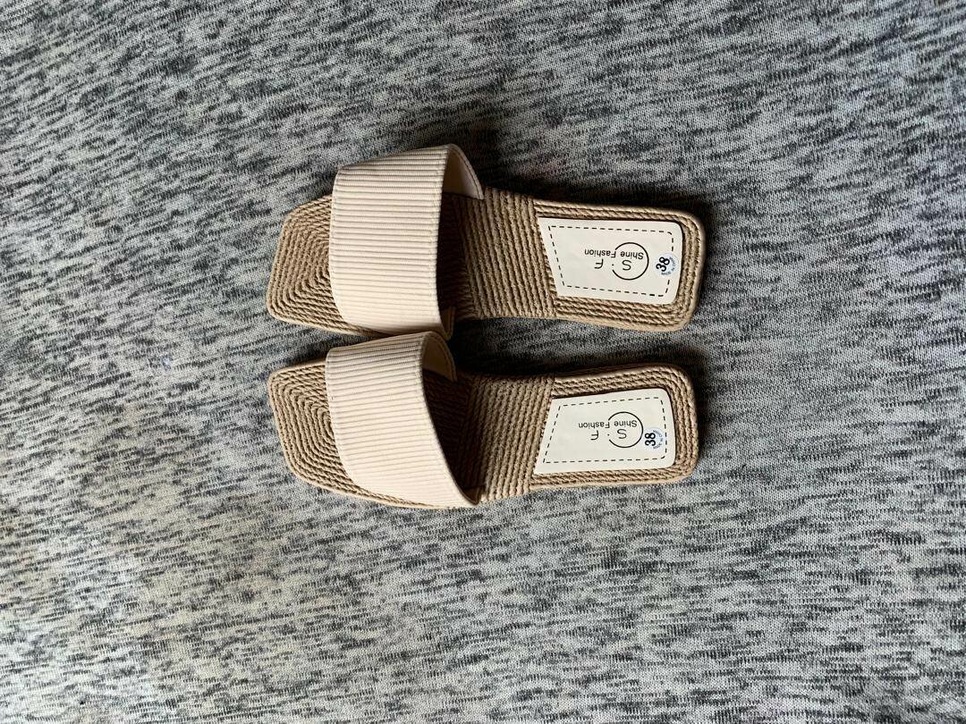 Ladies' slippers