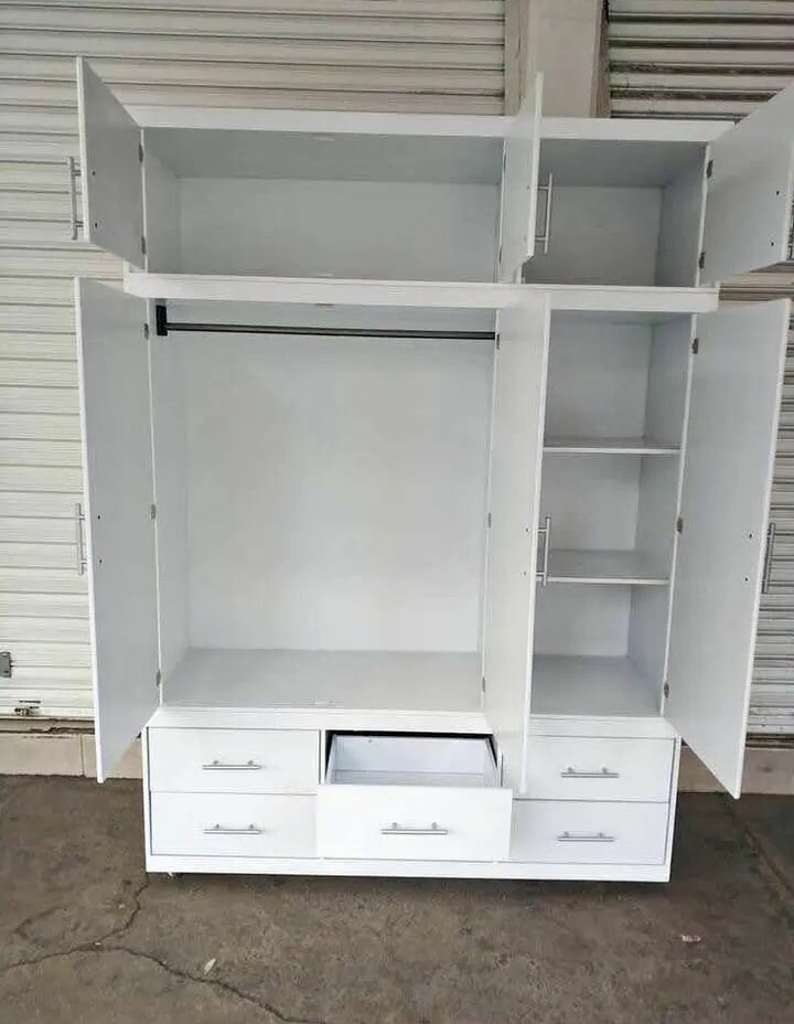 Armoire spacieuse blanche