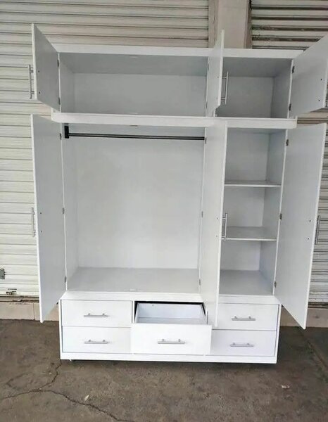 Armoire spacieuse blanche