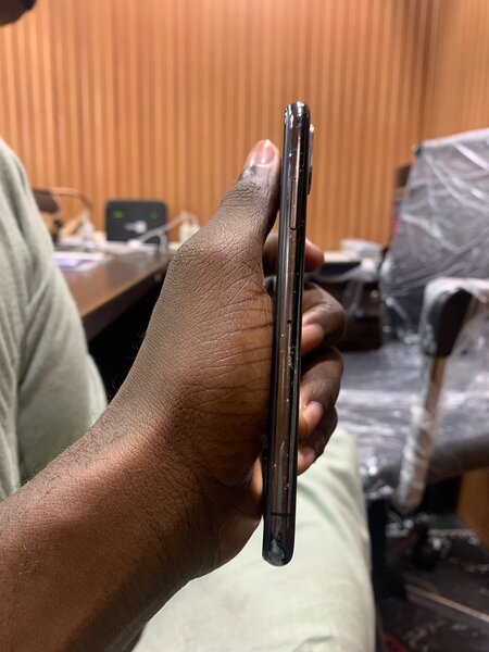 IPHONE XS 64Go