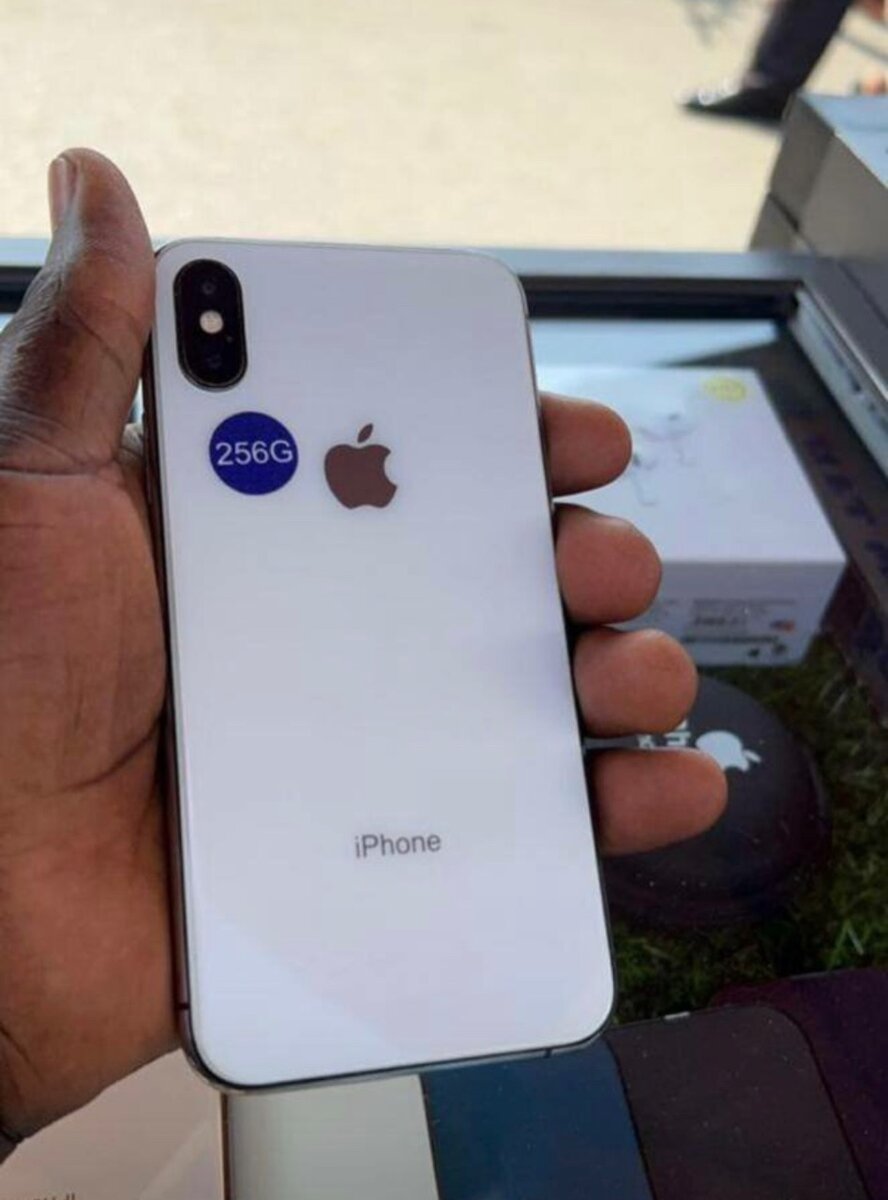 XS max . 15 pro max. iPhone X