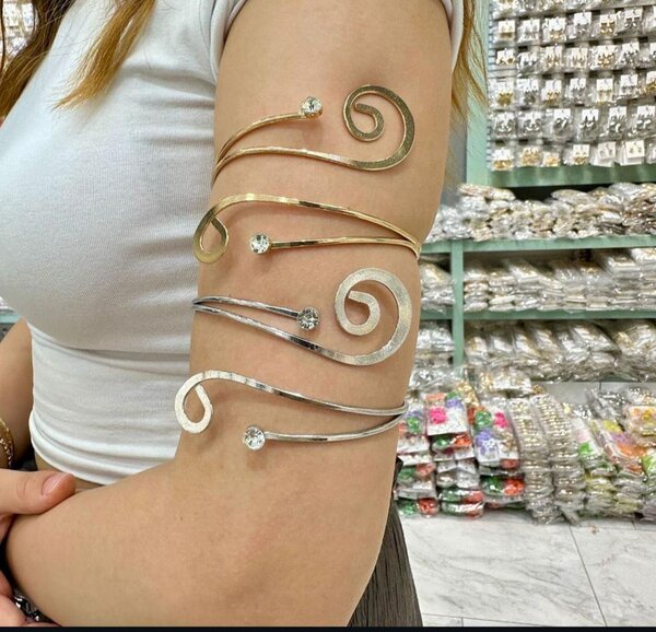 Arm bracelet