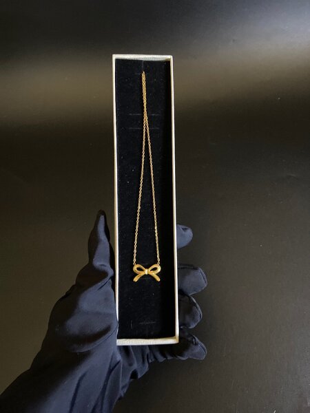 Bow necklace