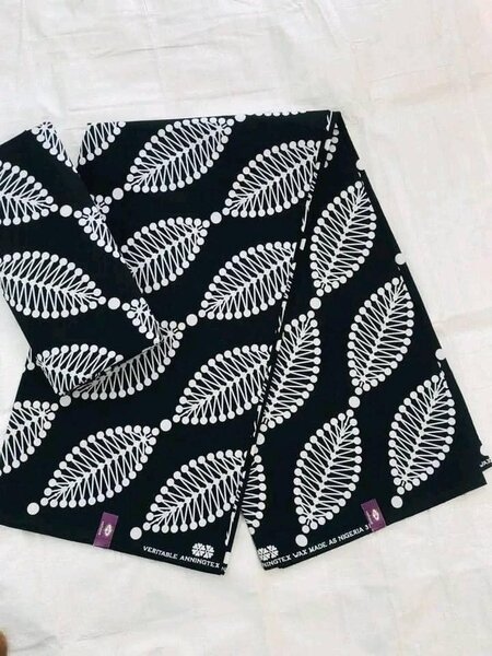 Tissu noir blanc 