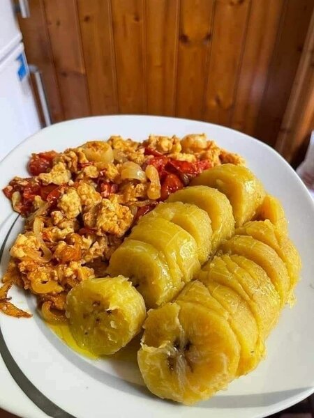 Banane aux oeufs brouillés