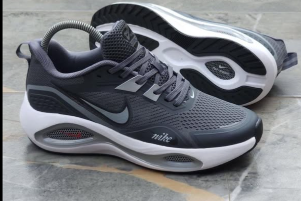 NIKE ZOOM RUNNERS