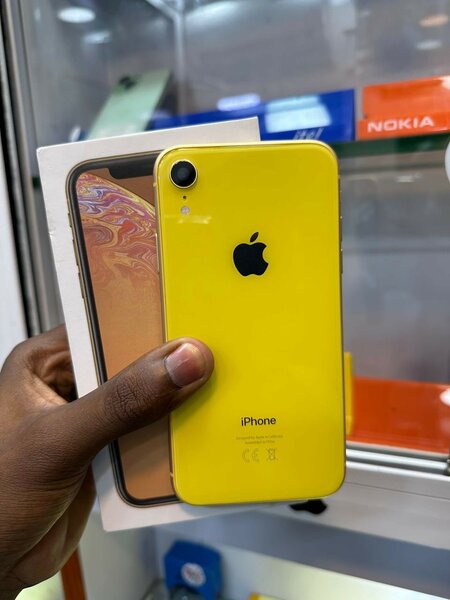 iPhone XR 64go quasi neuf avec son carton juste sans face id