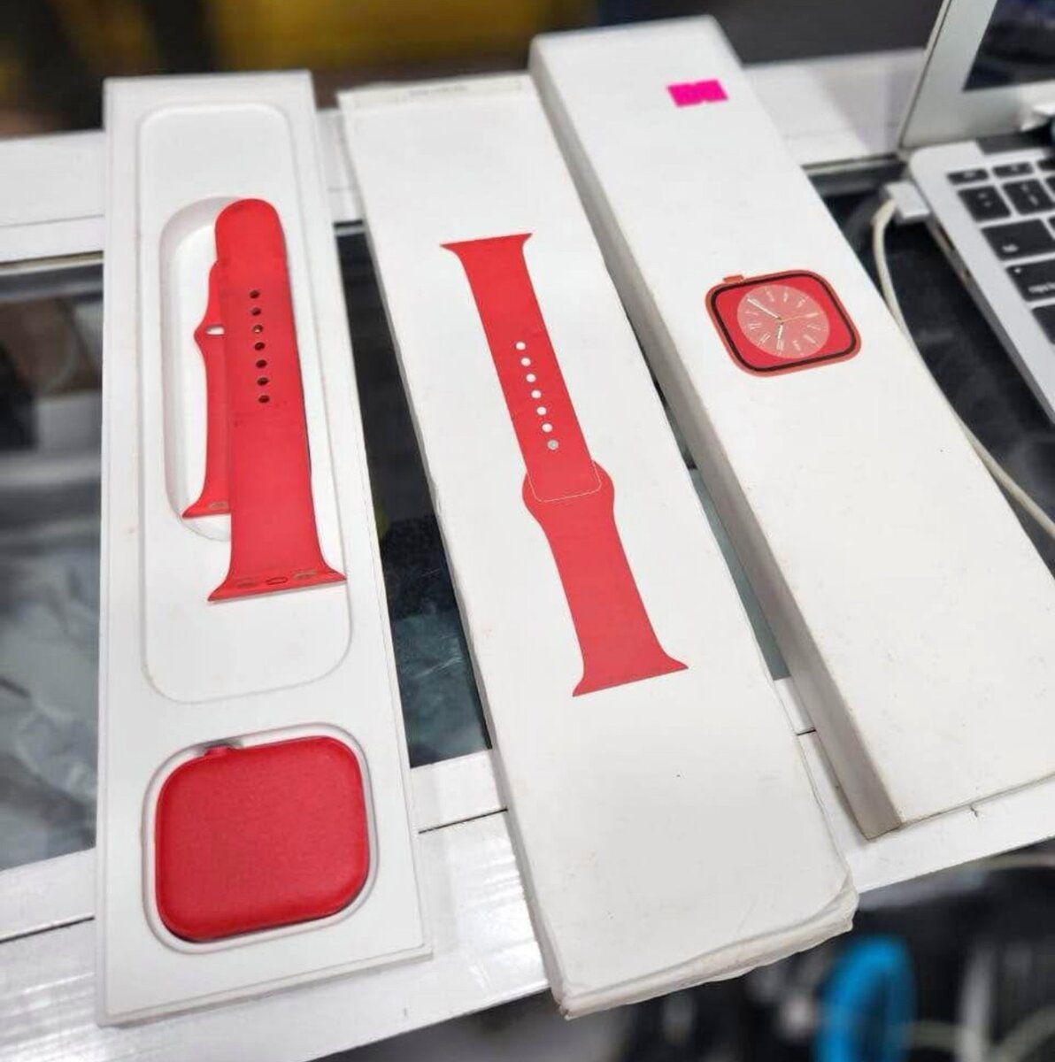 Montre intelligente rouge