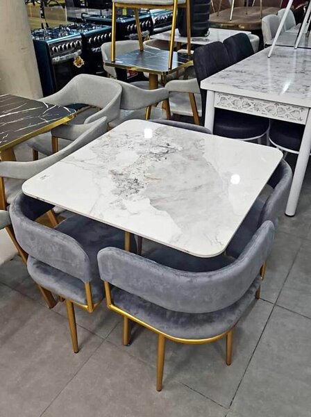 Table à manger élégante marbrée
