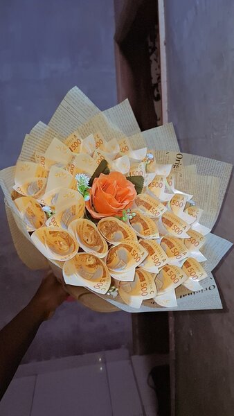 Bouquet de billets luxueux