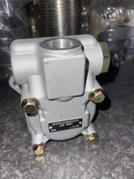Steering pump
