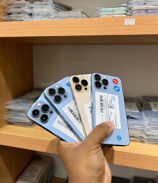 13mini 128gb-Ghc5800.00 A 13mini 256gb-Ghc6500.00  13 128gb