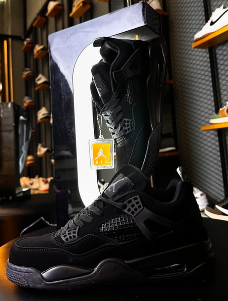 Black Nike Jordan