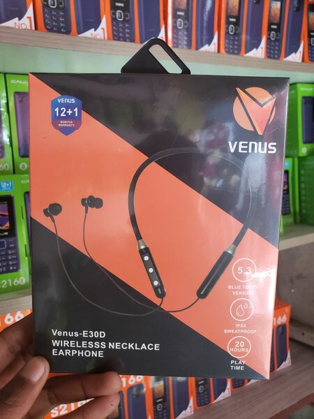Neck band earphone