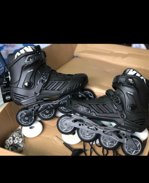 Rollers en ligne noirs robustes