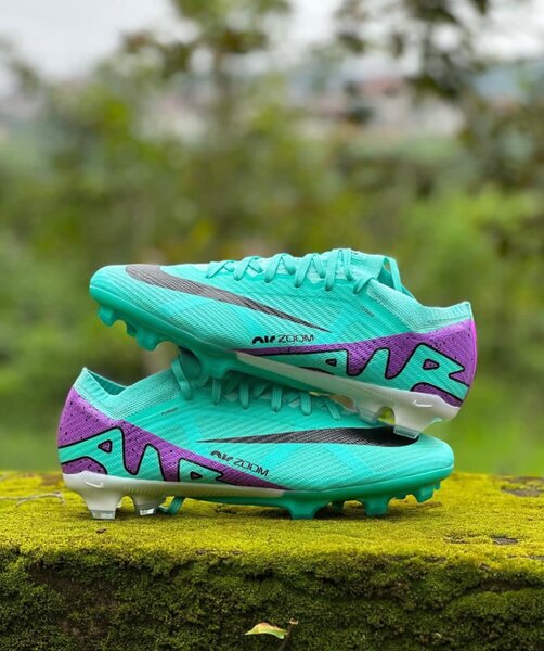 Soccer boots