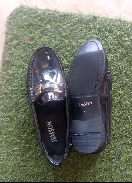Dress shoe