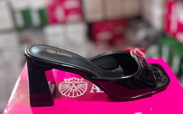 Chic mules