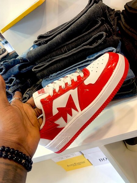 Sneakers rouges et blanches