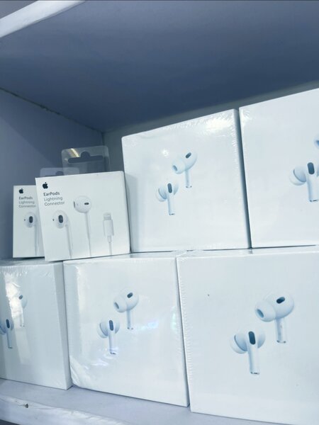Earpods and AirPods Pro 2