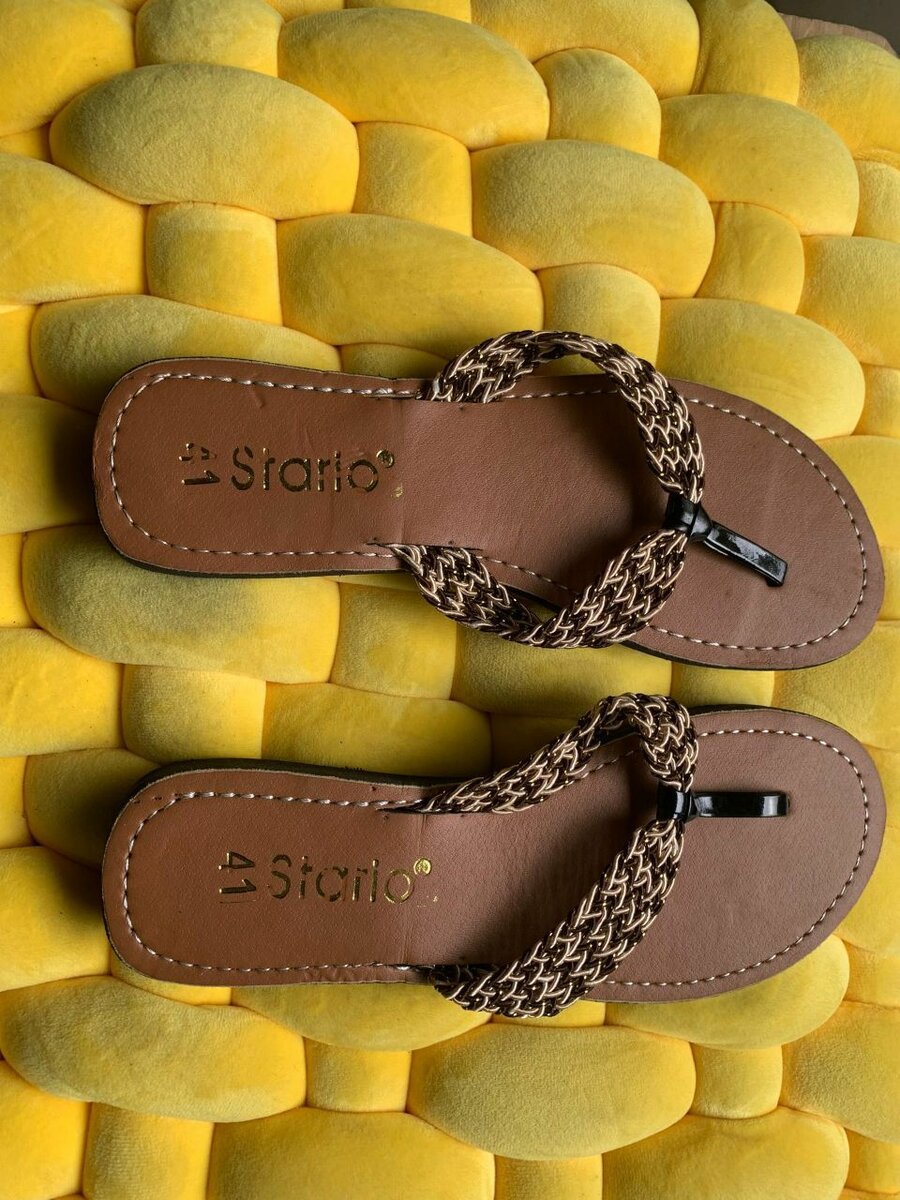 Tongs en cuir élégant pour femme
