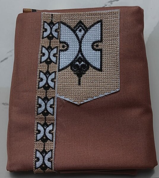 Tissu brodé ethnique élégant