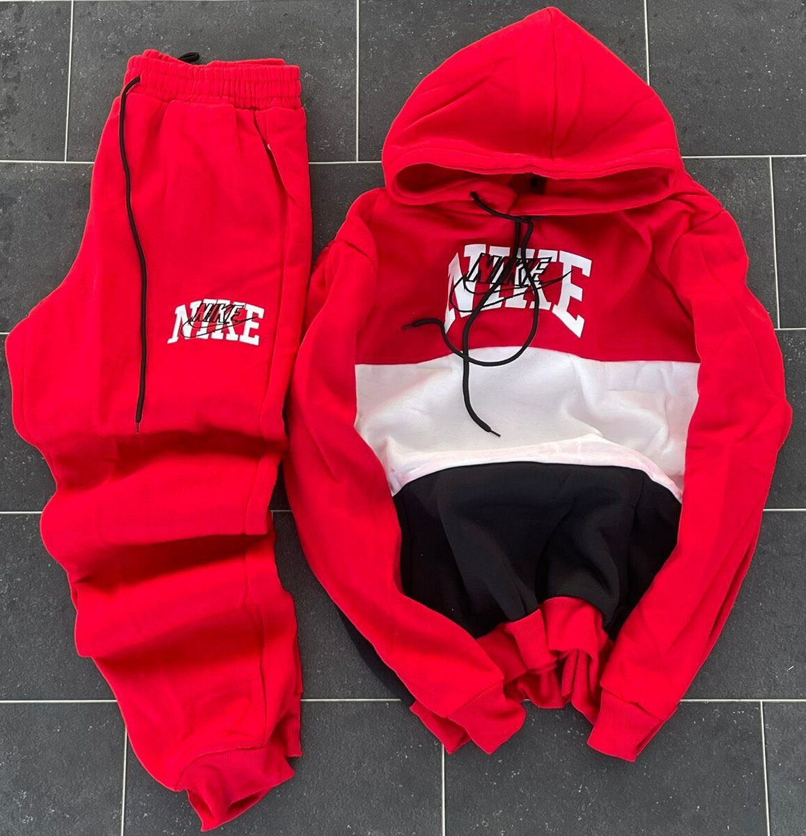 Survêtement à capuche Nike coloré