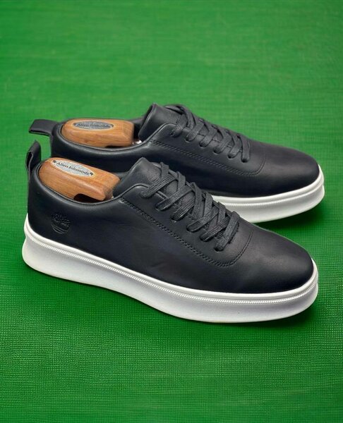 TIMBERLAND BLACK AND WHITE