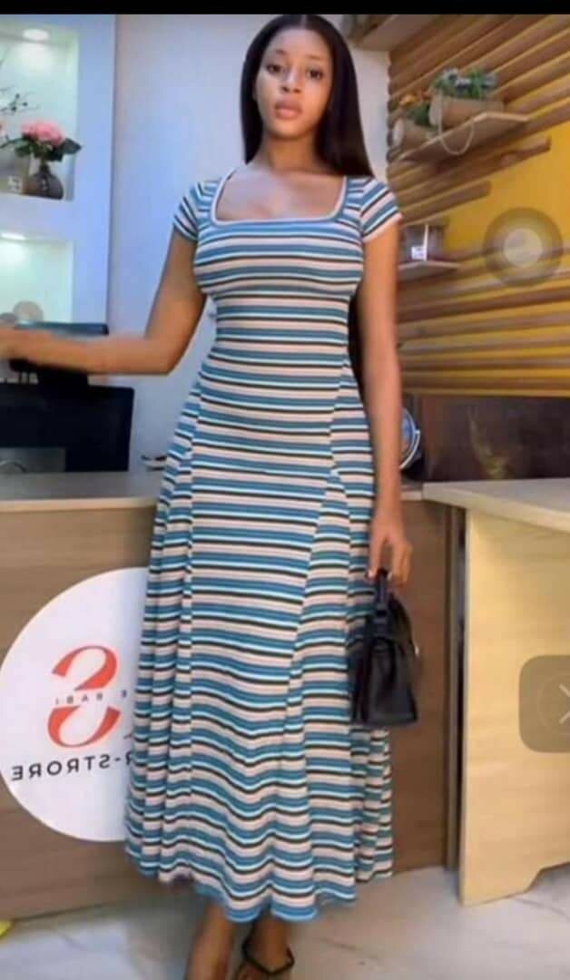 Robe longue rayée élégante