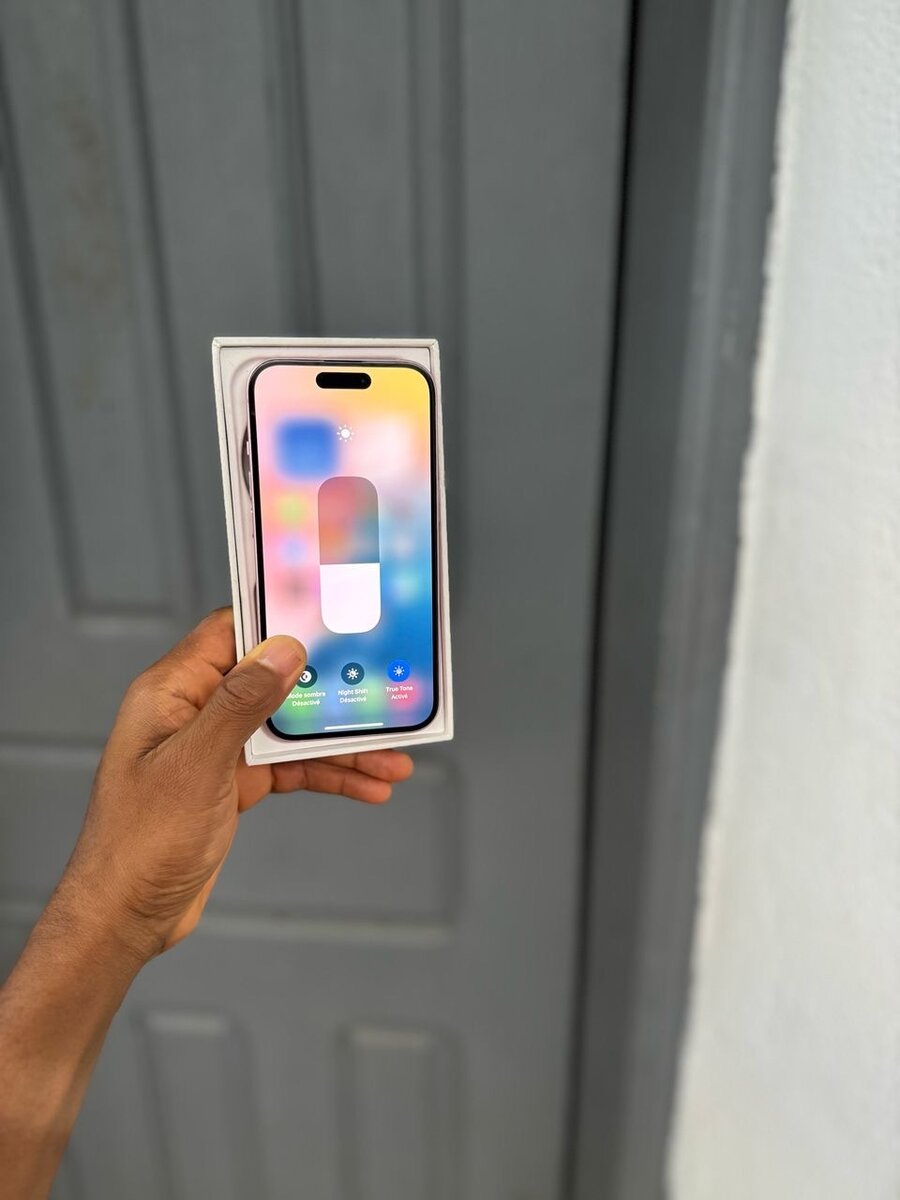 iPhone 15 simple