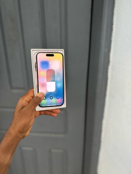 iPhone 15 simple
