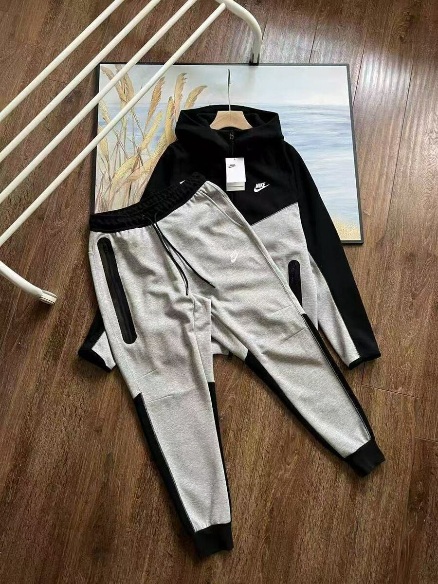 NIKE TECH FLEECE