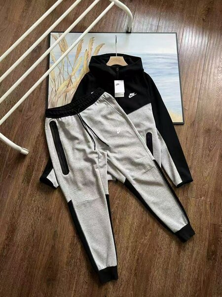 NIKE TECH FLEECE