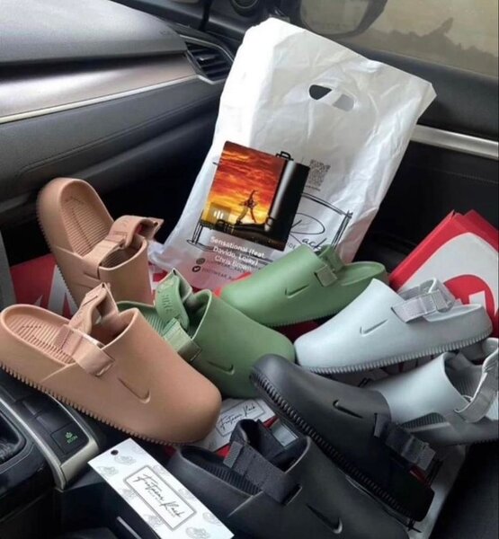 Nike Come Slides