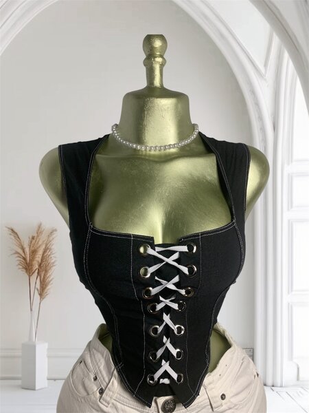 Corset féminin à lacets