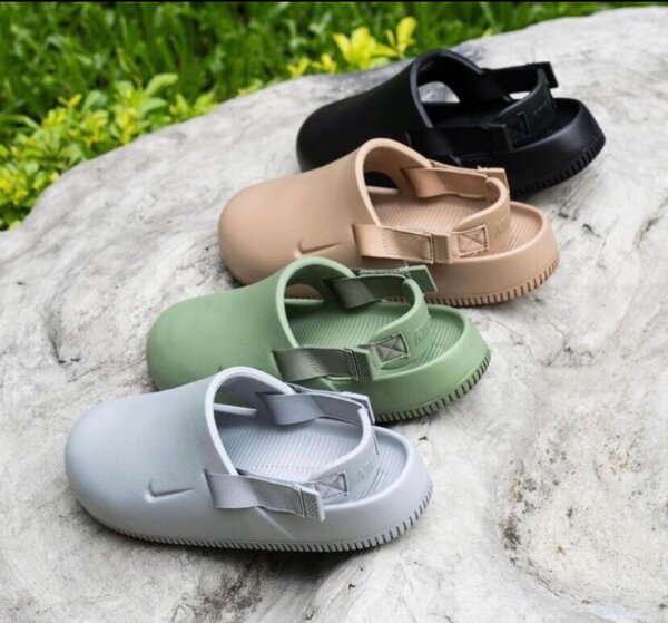 Sandales Nike modernes unisexes